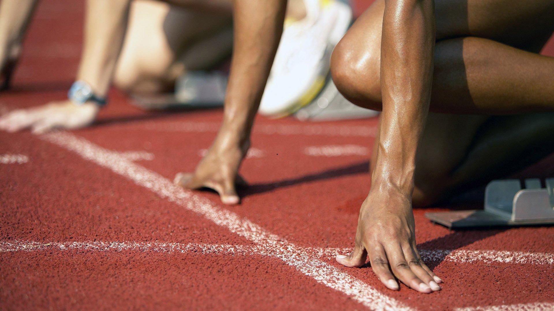 布朗荣获东决MVP塔图姆大笑庆祝 少帅被球员当众群殴