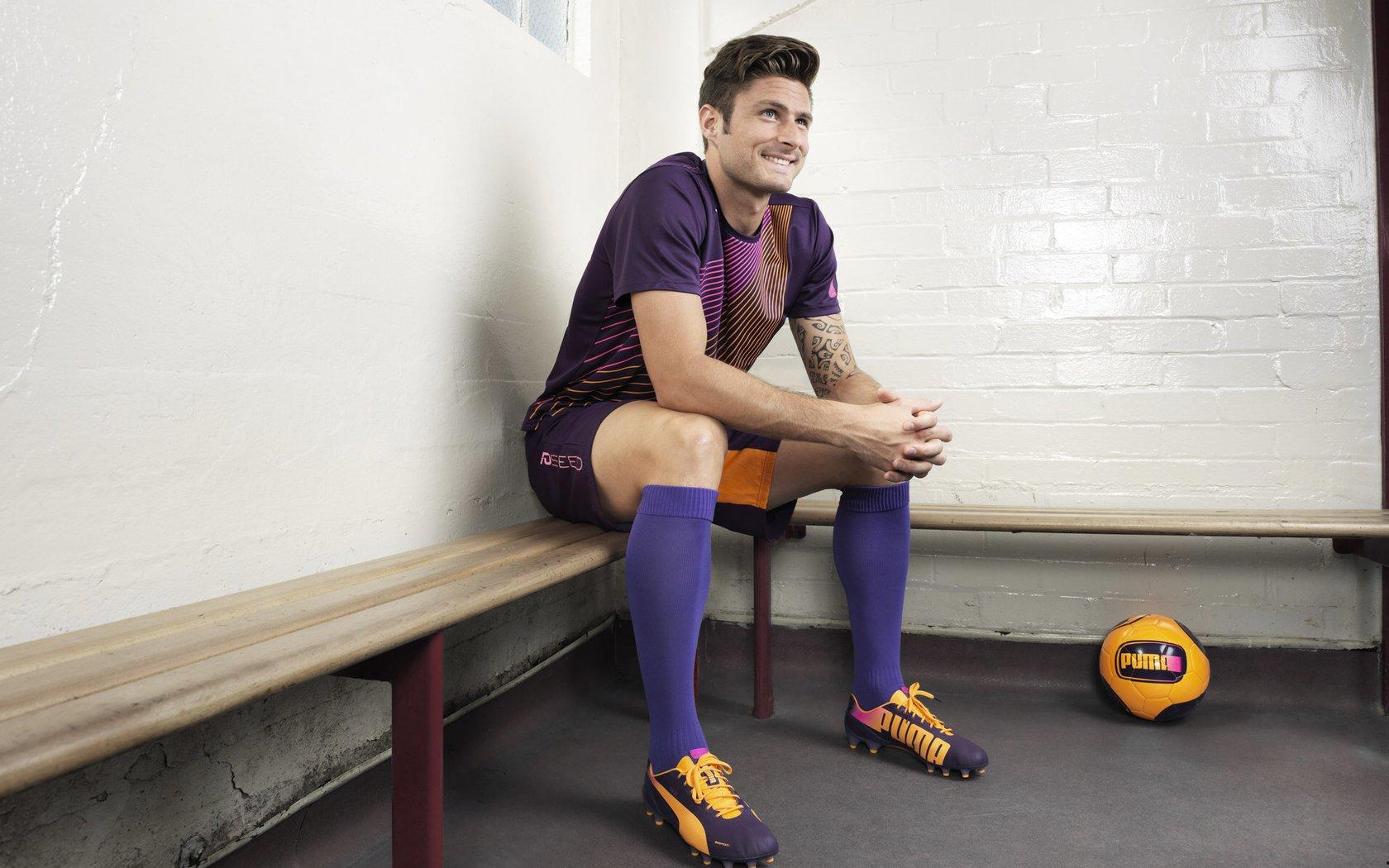 林良锋,换下C罗不合时宜 朗尼克自寻烦恼,战术调整引发连锁反应